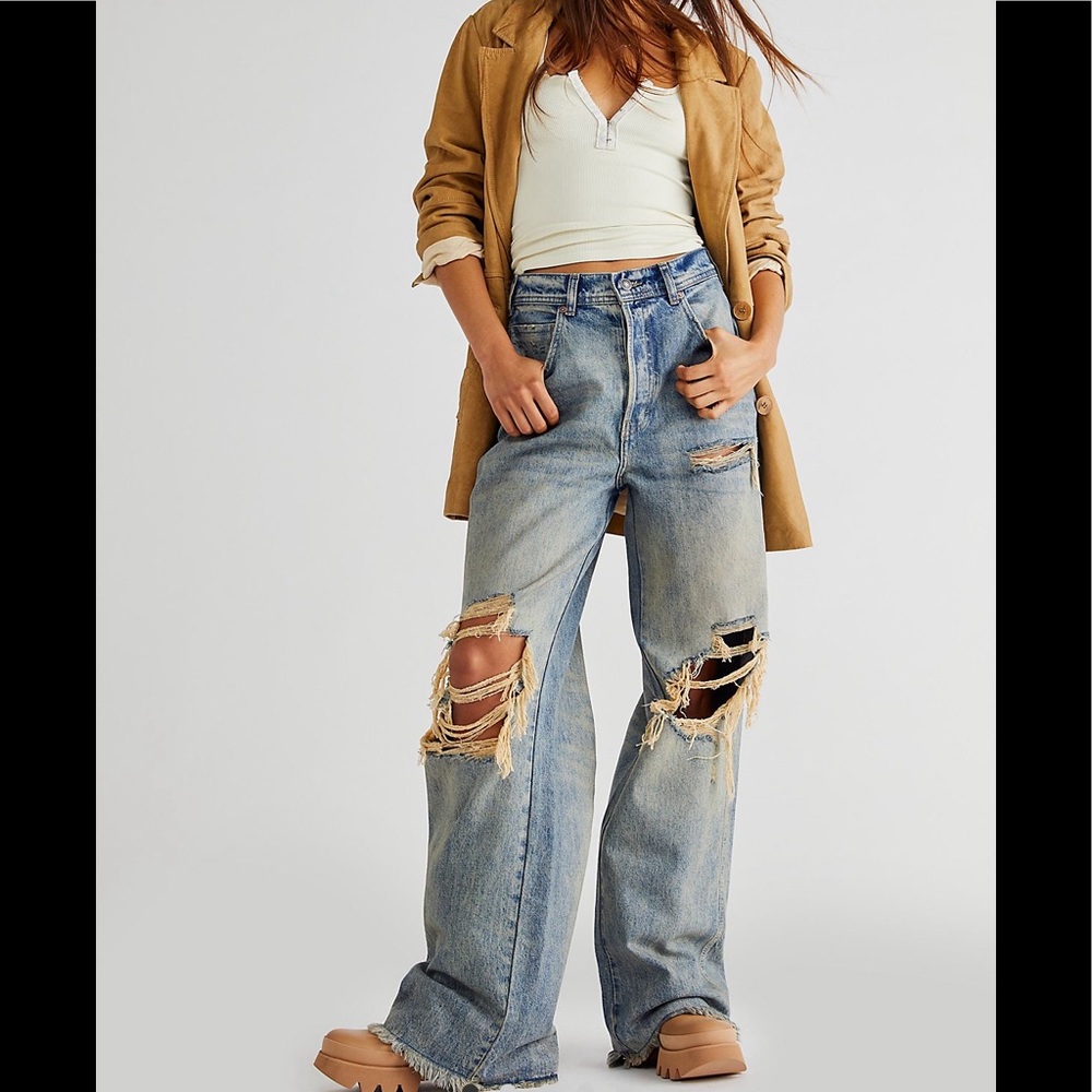 NWT Wide Leg Frayed Free People Jeans